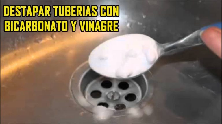 Solución Efectiva: Vinagre y Bicarbonato para Desatascar Tuberías
